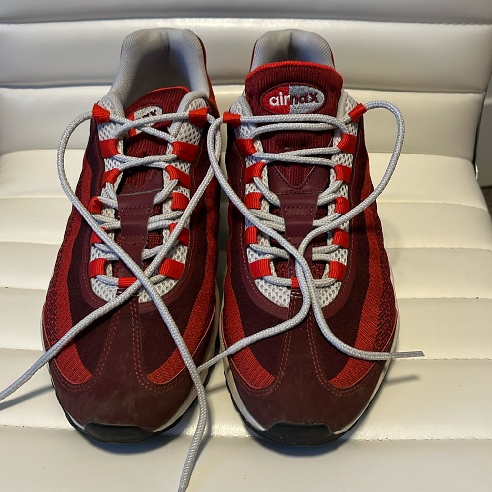 Nike Air Max JRCD men’s size 10. University, red gray.​